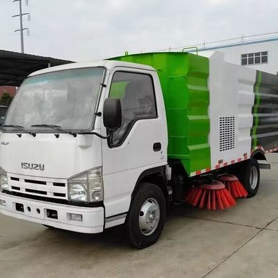 ISUZU รถบรรทุกพิเศษ 3cbm รถบรรทุกล้างถนน เครื่องล้างถนนขนาดเล็ก