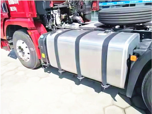 รถบรรทุกแทรกเตอร์ภาระหนัก ขนาด 600L+300L ความจุน้ํามัน ขนาดเบาะล้อ 3500 mm และขนาดยาง 11.00R20/12.00R20/12R22.5/315/80R22.5